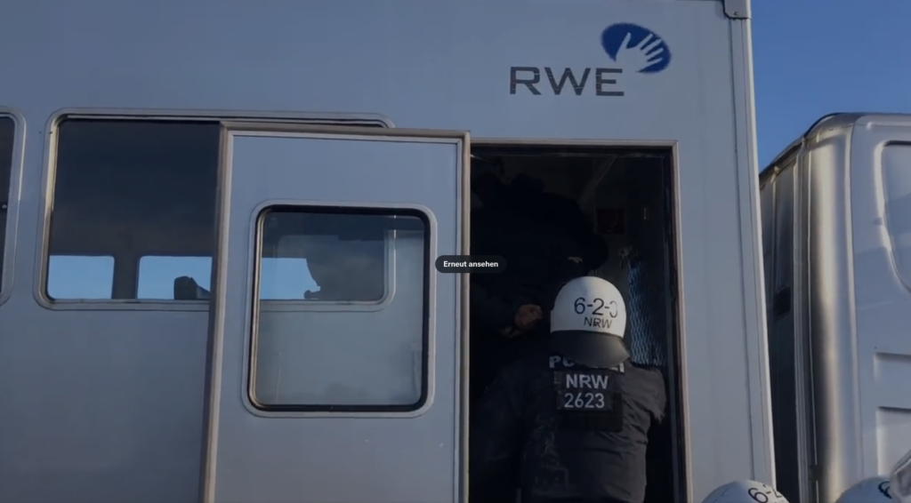 Polizeibus-RWE Lützerath