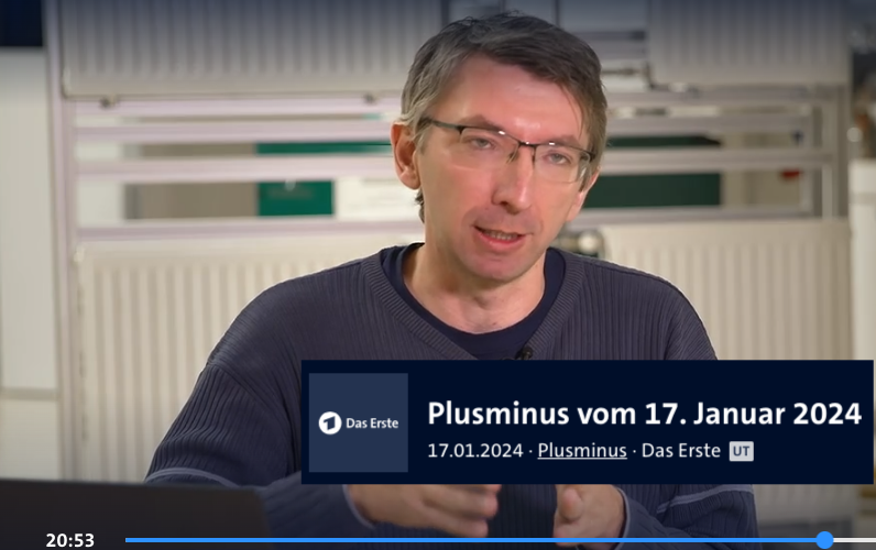 Das ist Florian Blümm. PlusMinus stellt ihn uns als Tech-Blogger vor. In Wahrheit ist er Energiewendegegner und Autor für Nuklearia.
