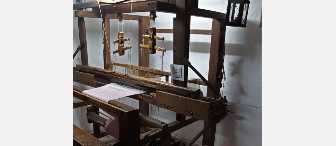 Wir sollten unsere Industrie vergessen und wieder zum guten alten Handwerk zurückkehren -Handwebstuhl